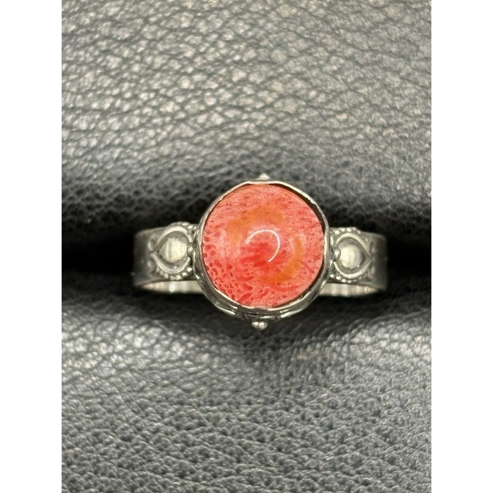 New Condition Sterling Silver Bali Style Coral Ring Size 7 D10